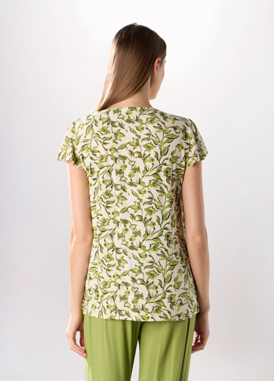 Alternative view of Majica