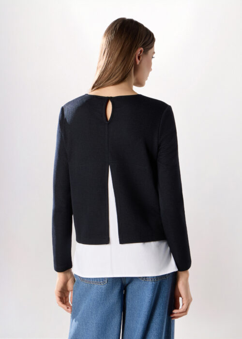 Alternative view of Majica