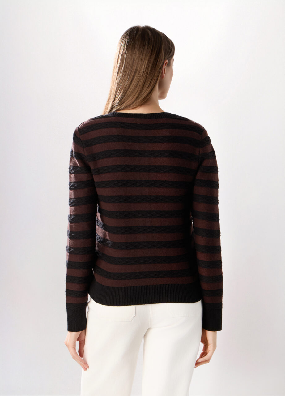 Alternative view of Kardigan