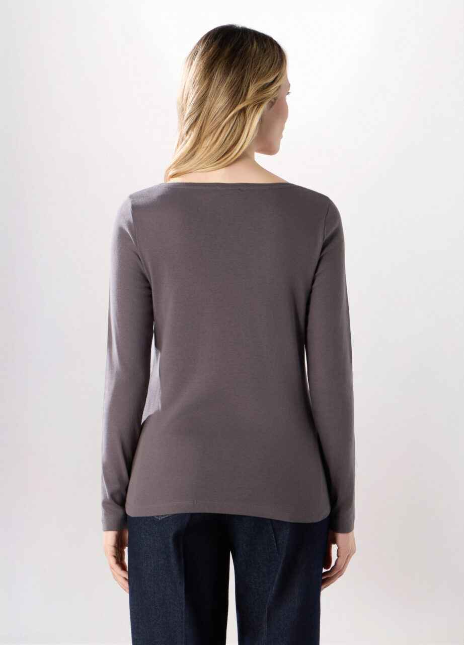 Alternative view of Majica