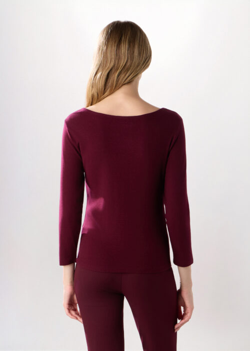 Alternative view of Majica