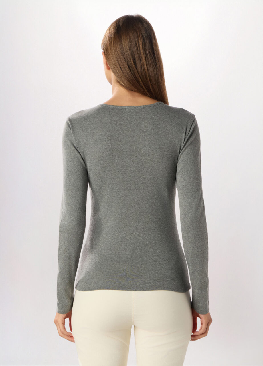 Alternative view of Majica