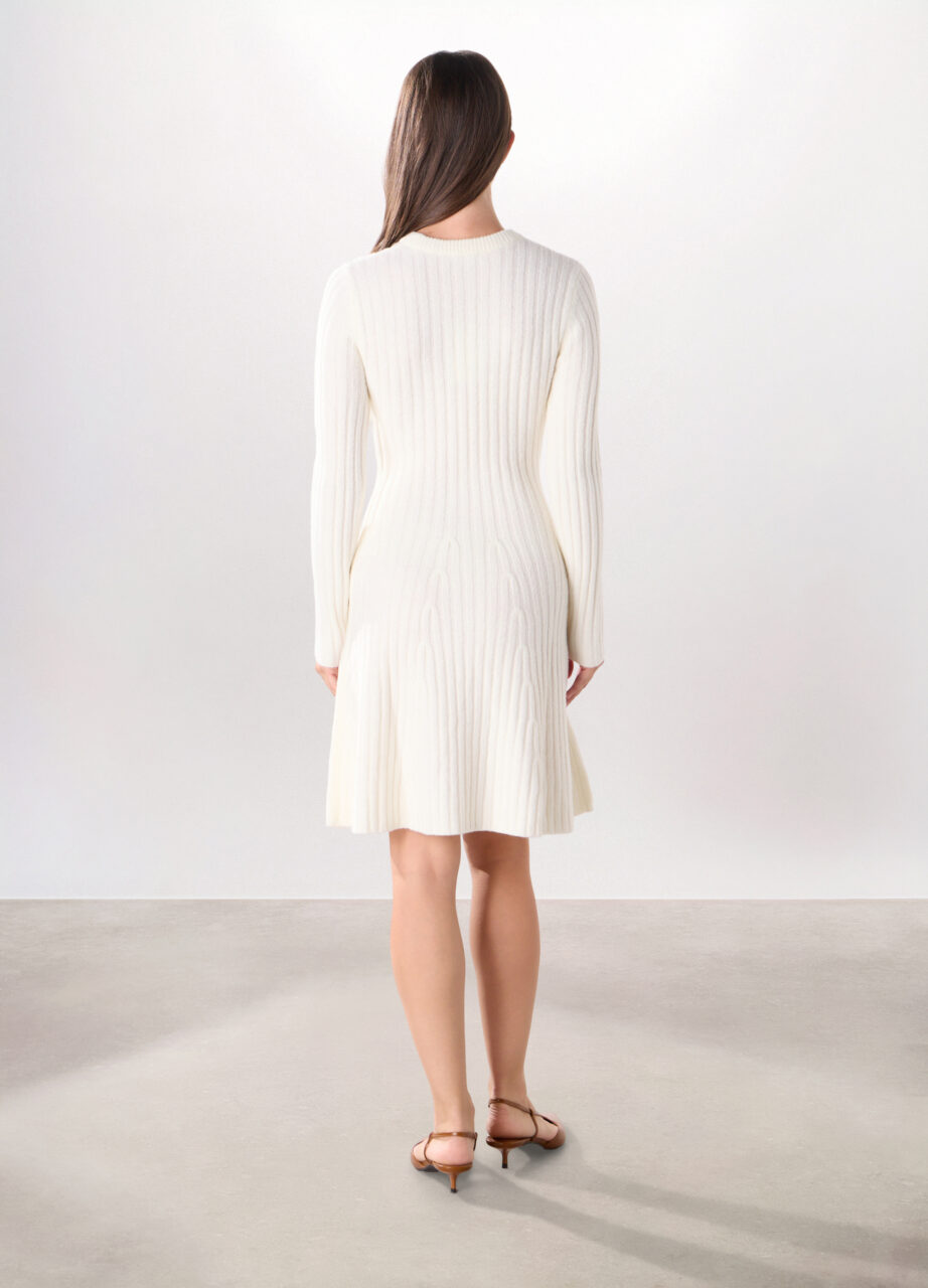 Alternative view of Haljina