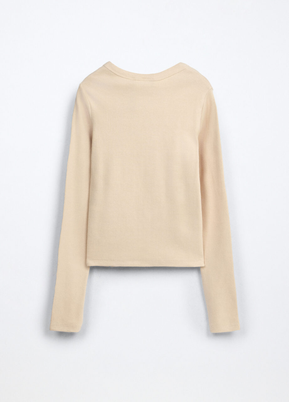 Alternative view of Majica