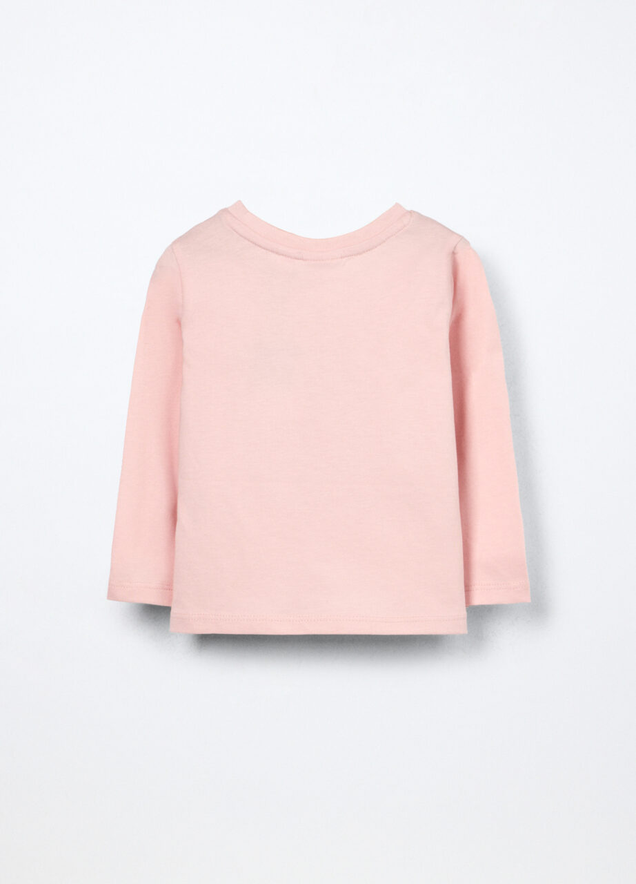 Alternative view of Majica