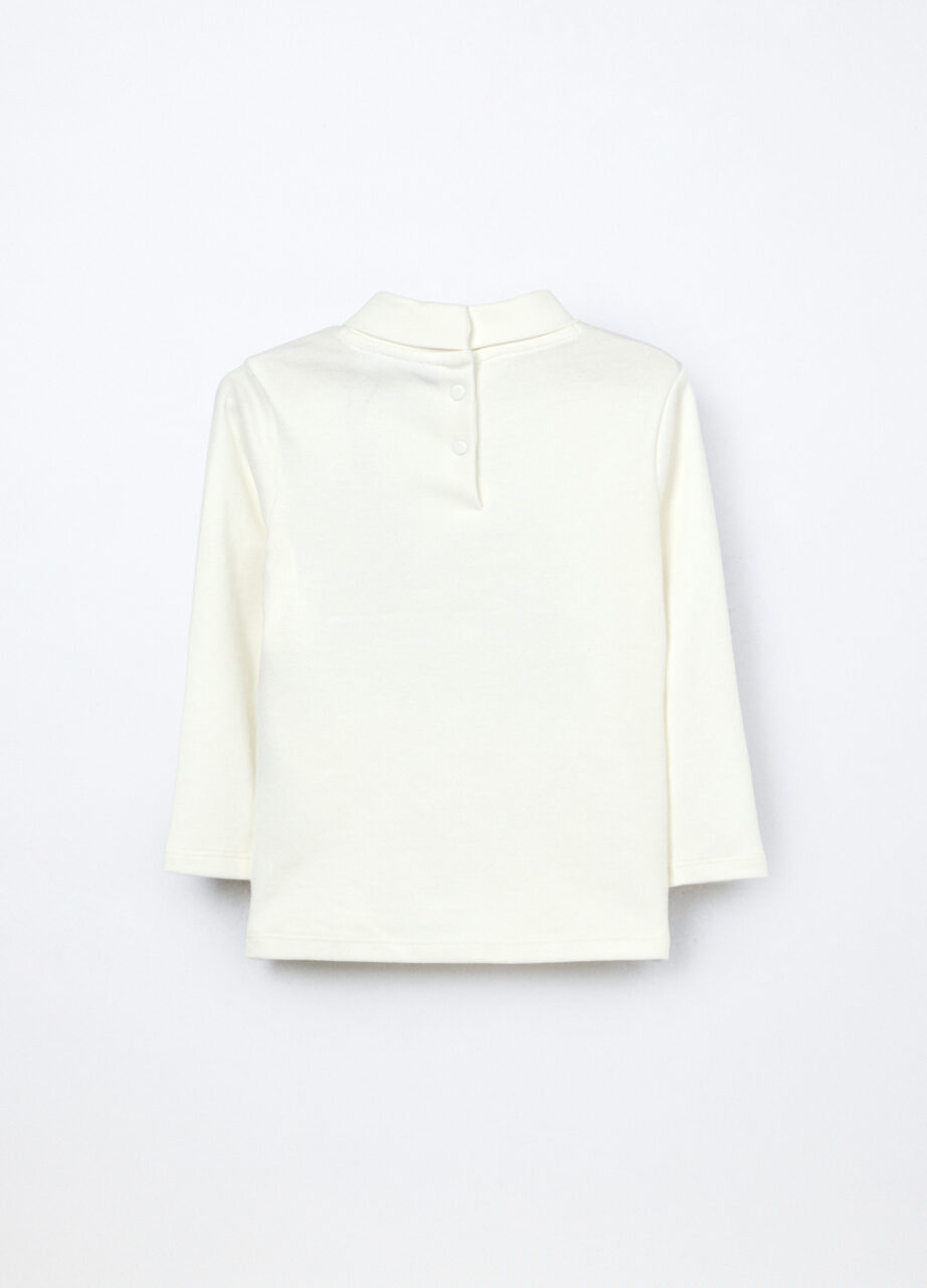 Alternative view of Majica