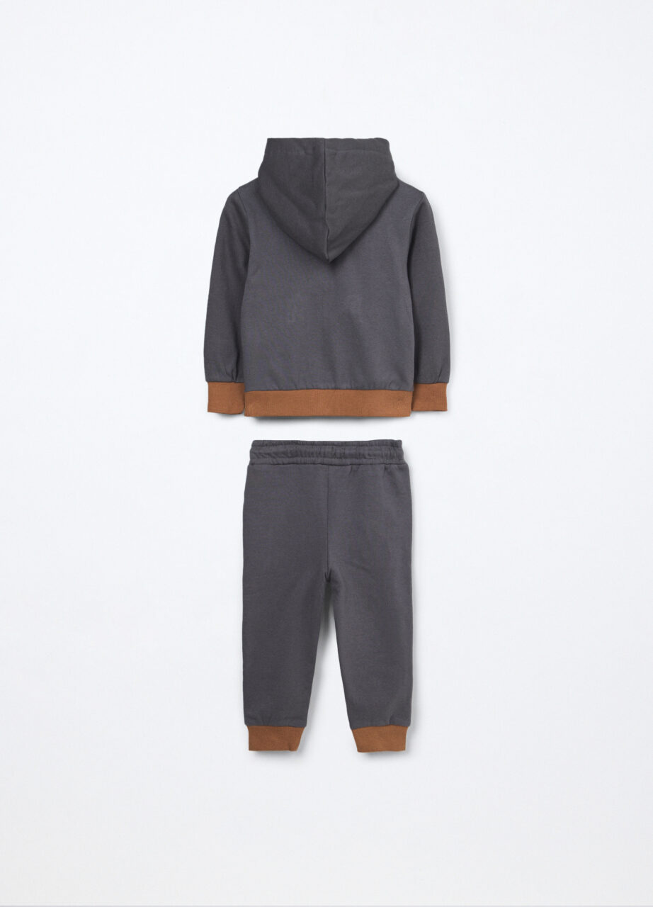 Alternative view of Komplet