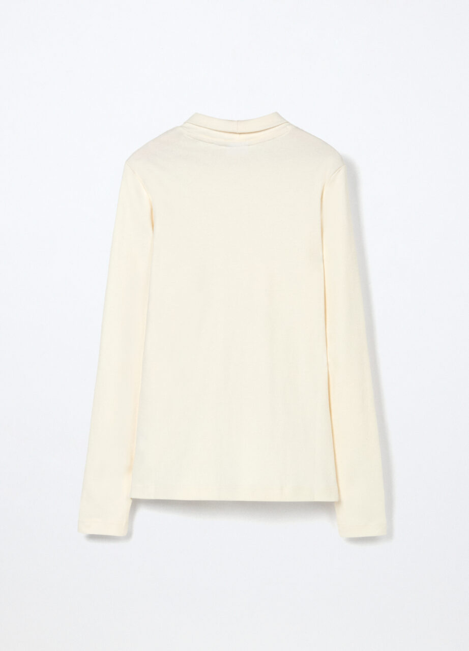 Alternative view of Majica