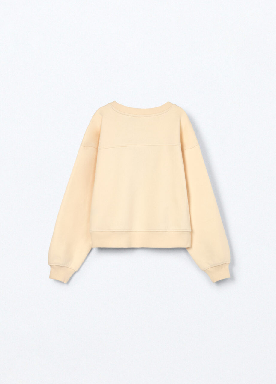 Alternative view of Majica