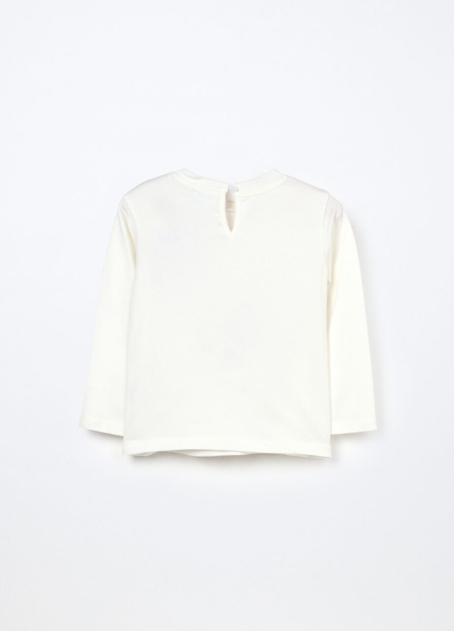 Alternative view of Majica