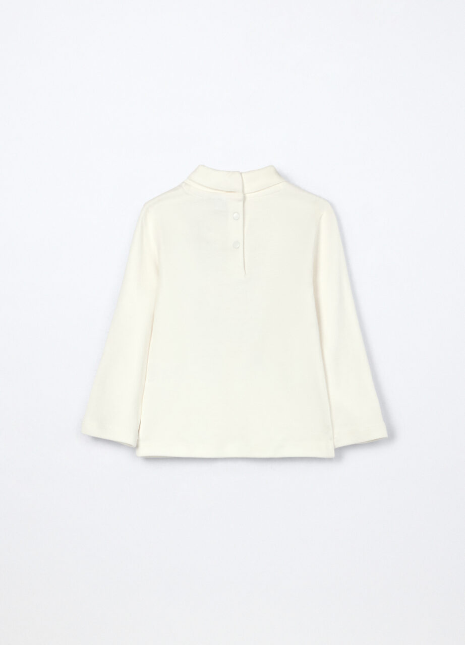 Alternative view of Majica