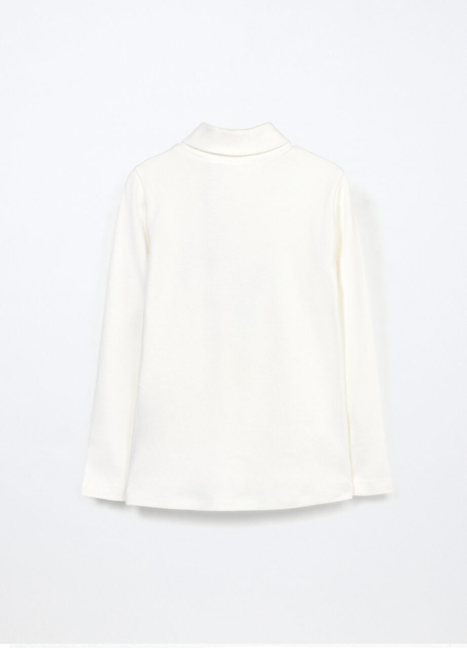 Alternative view of Majica