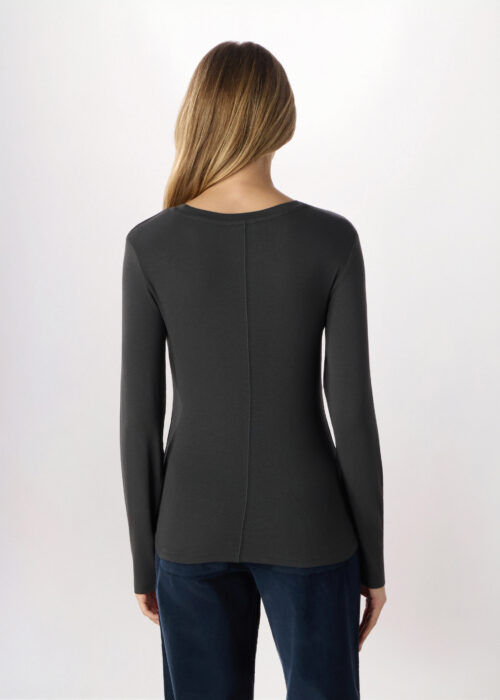 Alternative view of Majica