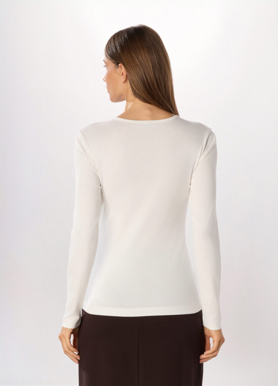 Alternative view of Majica