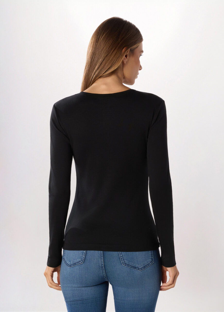 Alternative view of Majica