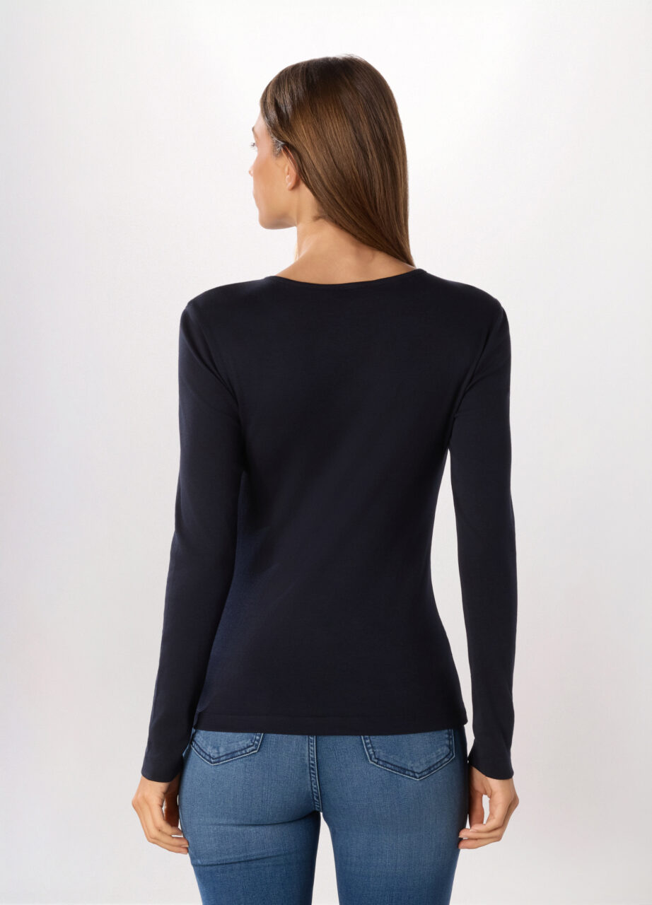 Alternative view of Majica