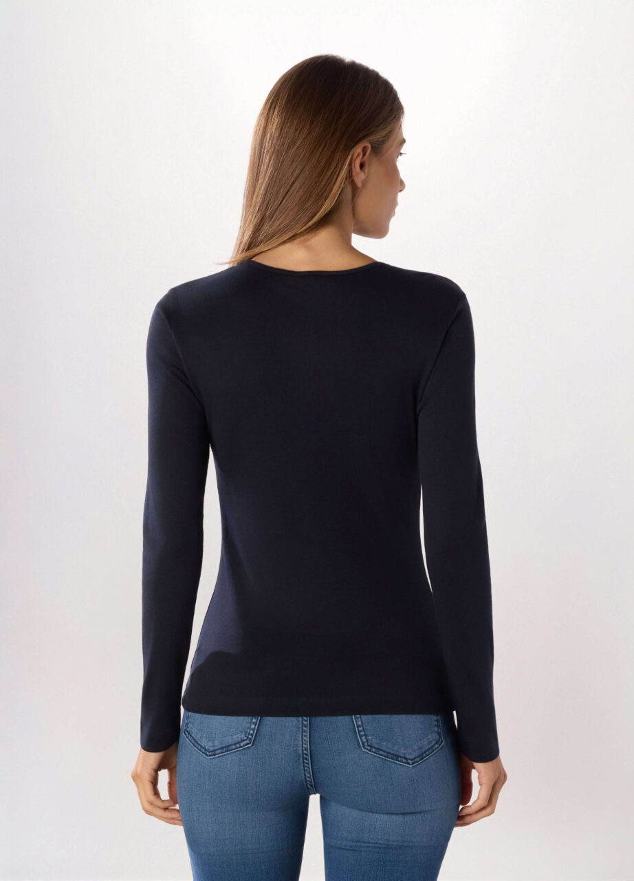 Alternative view of Majica