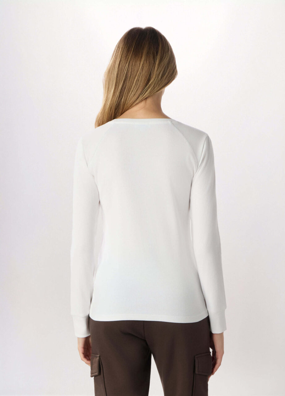 Alternative view of Majica