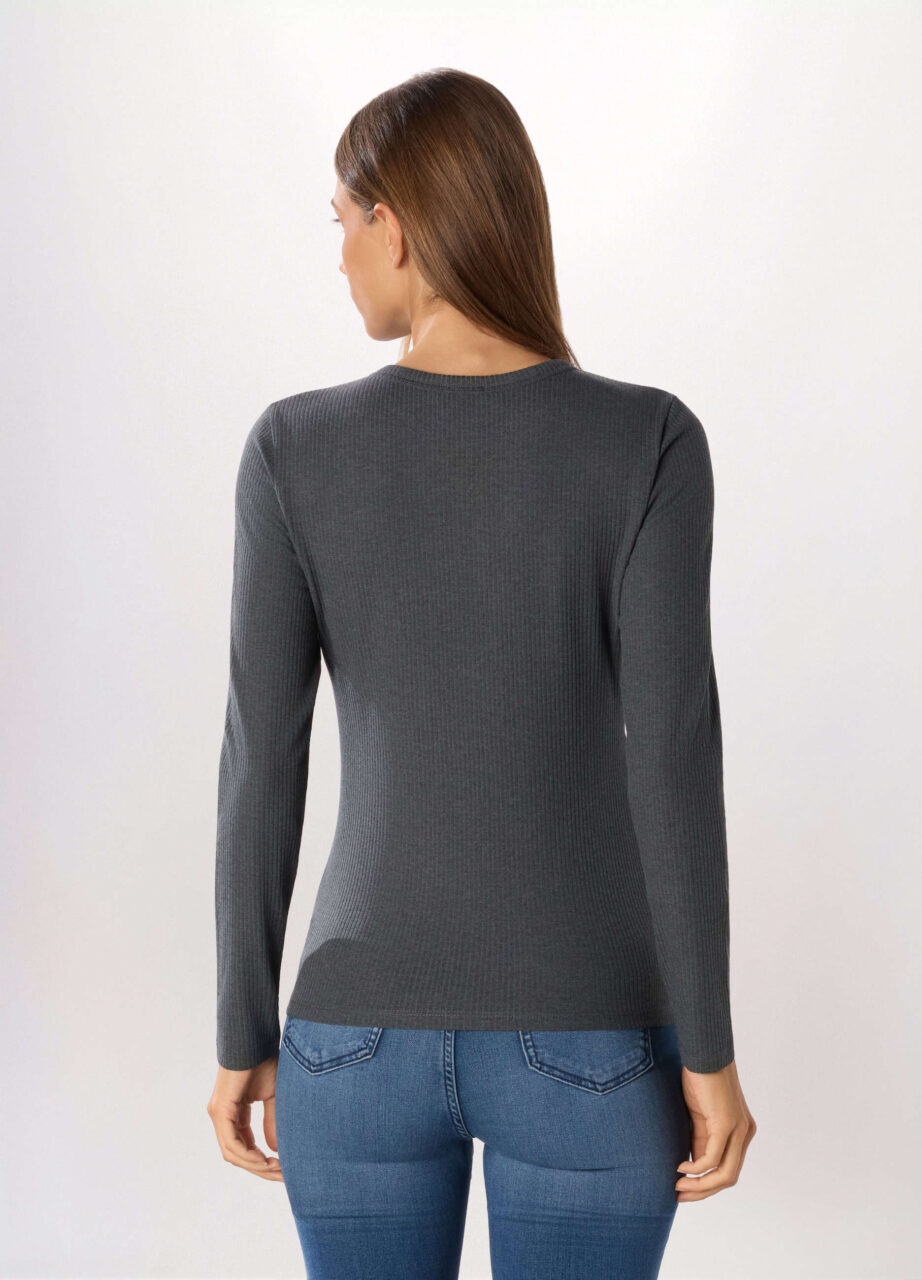 Alternative view of Majica