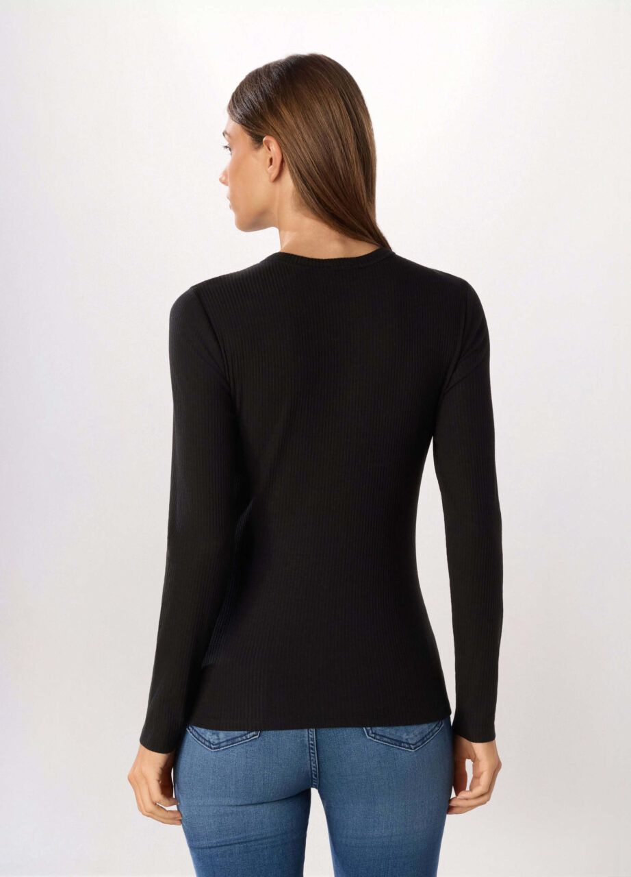 Alternative view of Majica