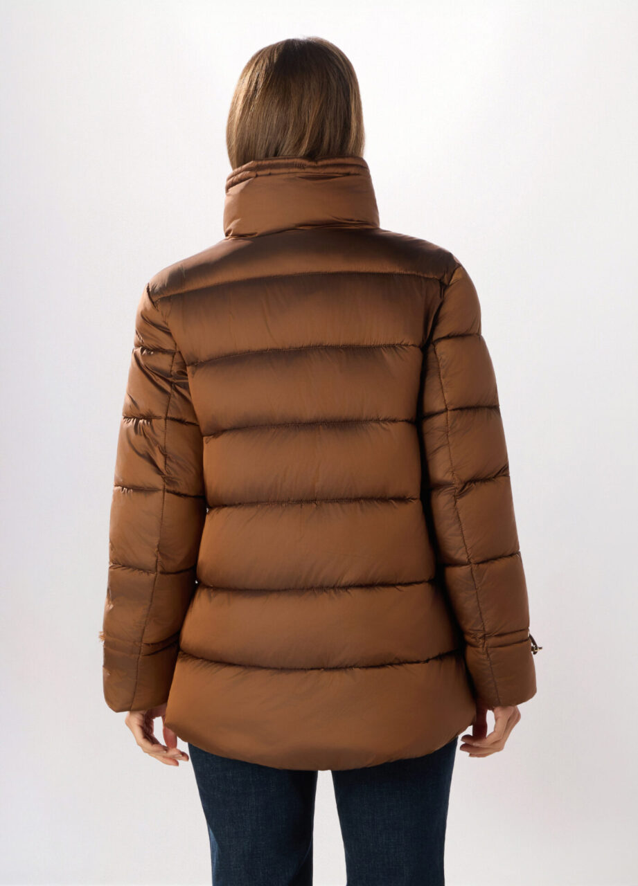 Alternative view of Jakna