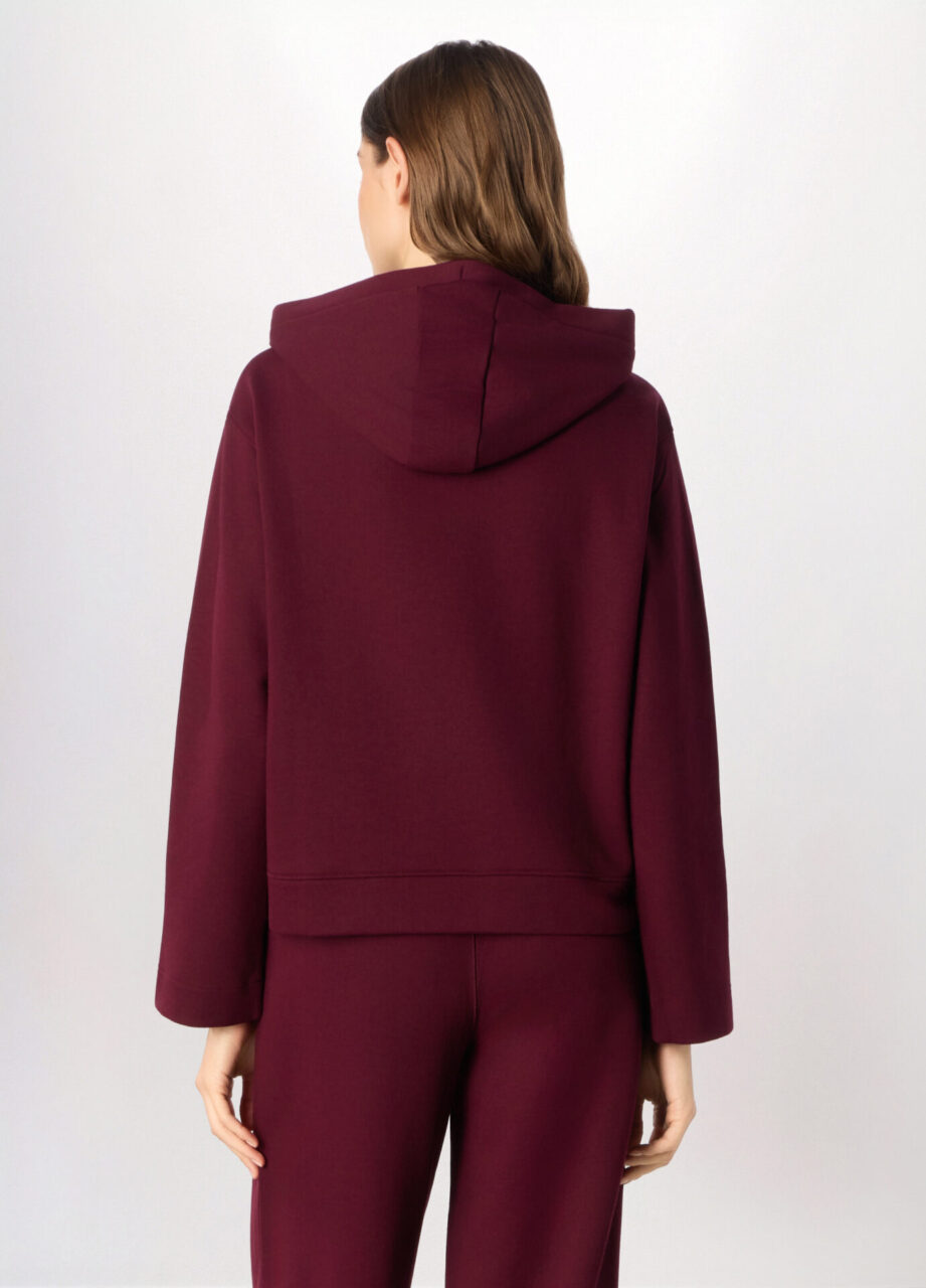 Alternative view of Dukserica