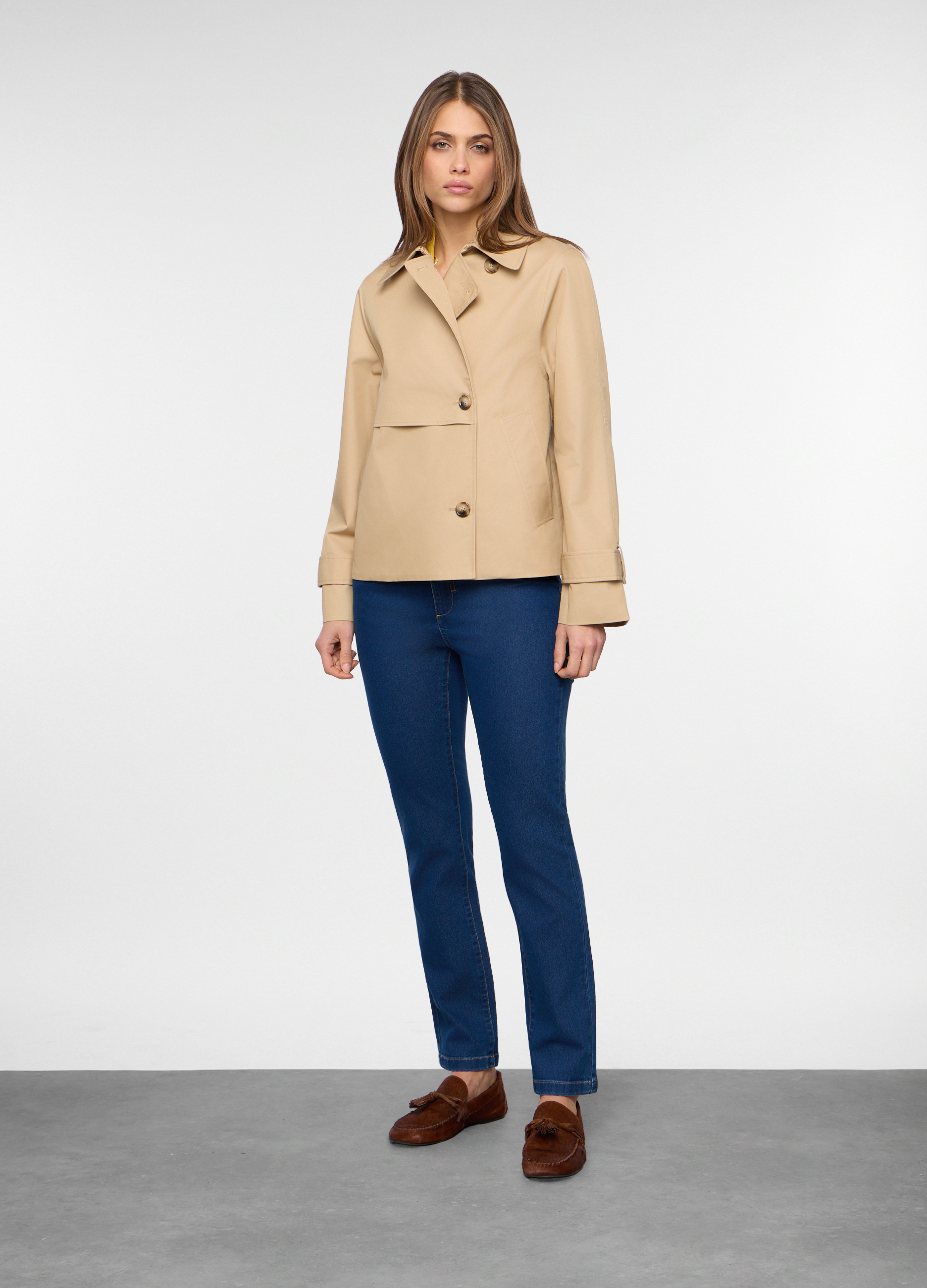 Ženski kratki dvoredni mantil