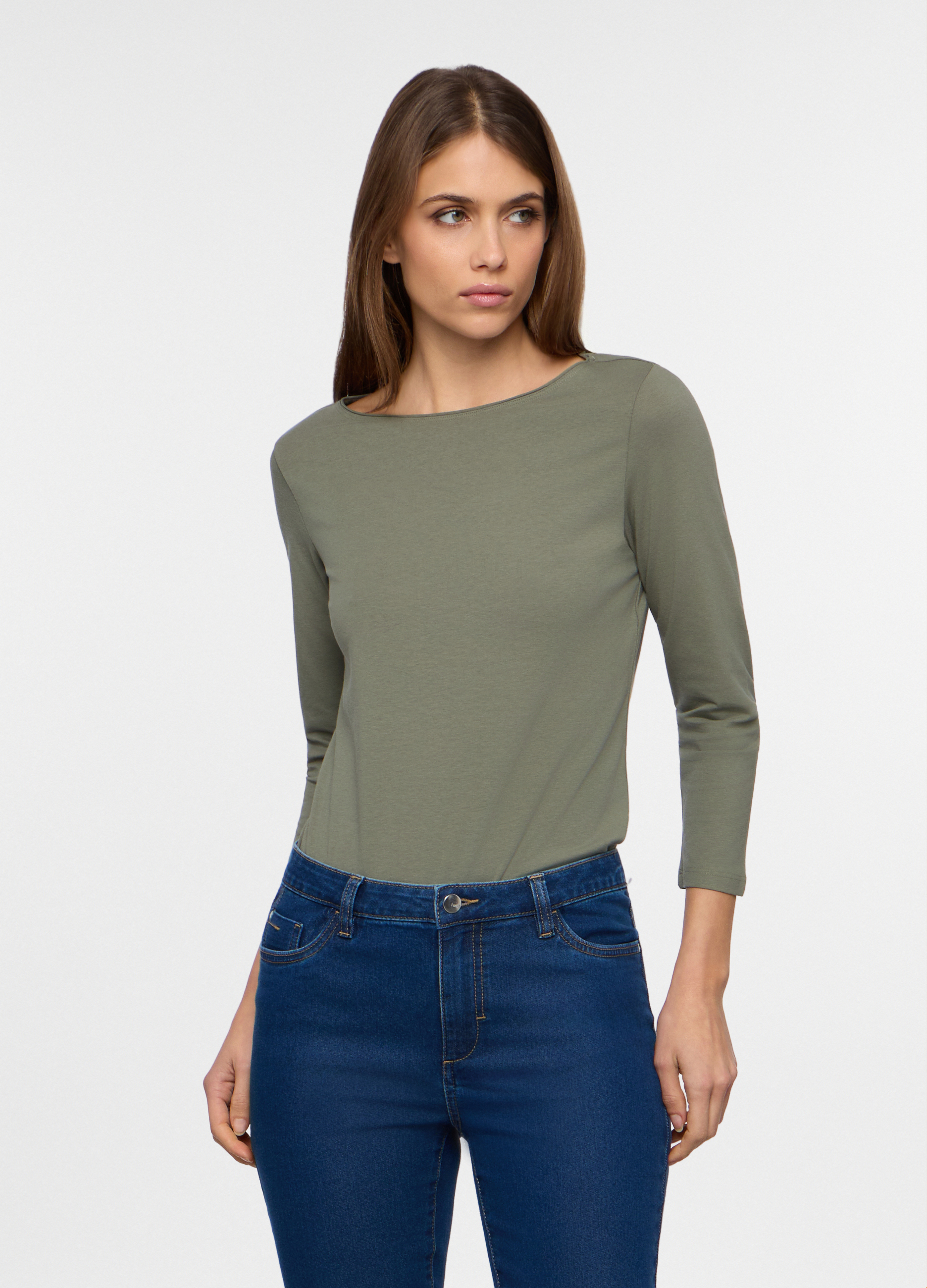 Ženska majica s izrezom u obliku čamca od rastezljivog materijala