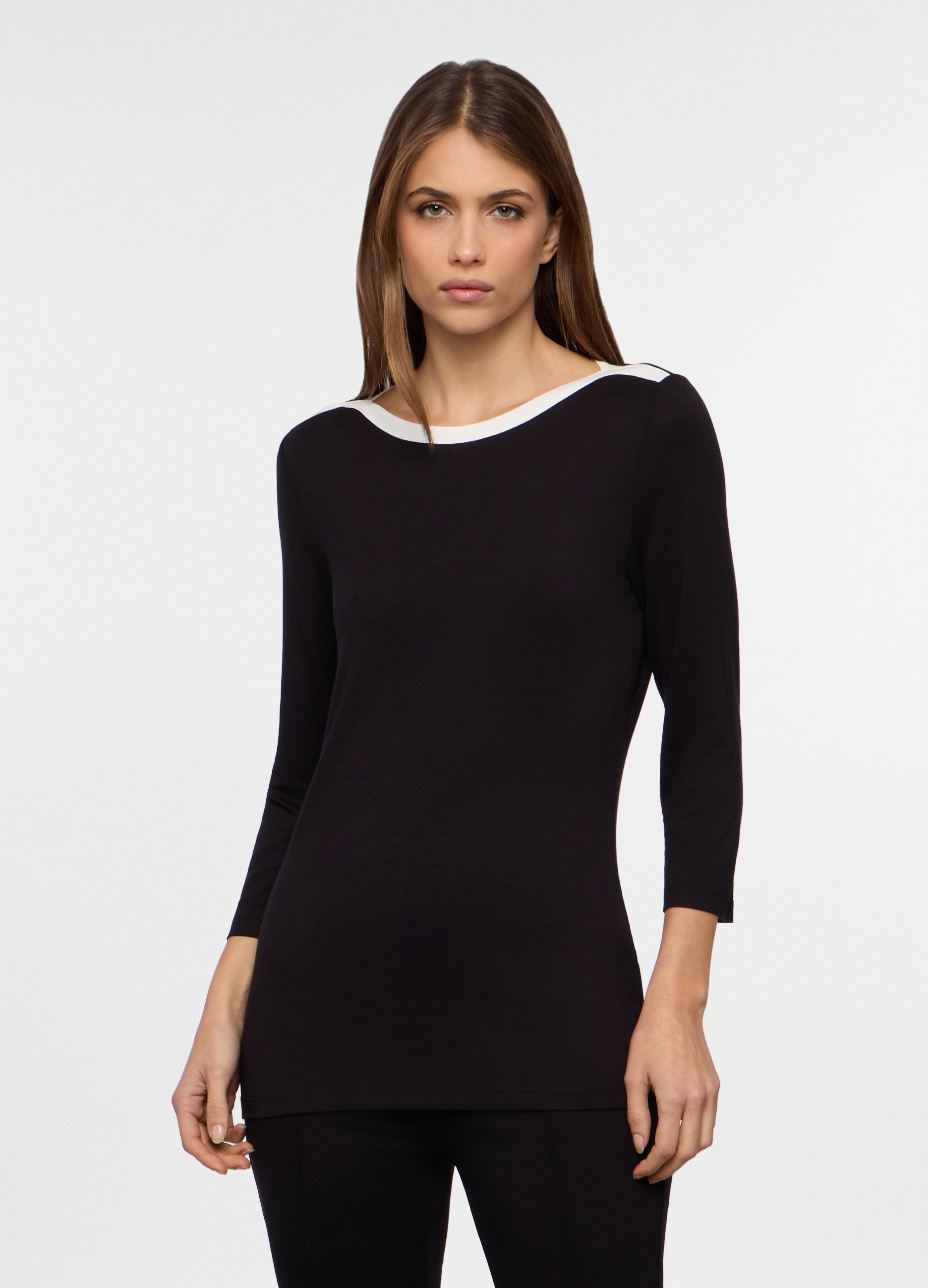 Ženska majica s izrezom u obliku čamca od rastezljivog materijala