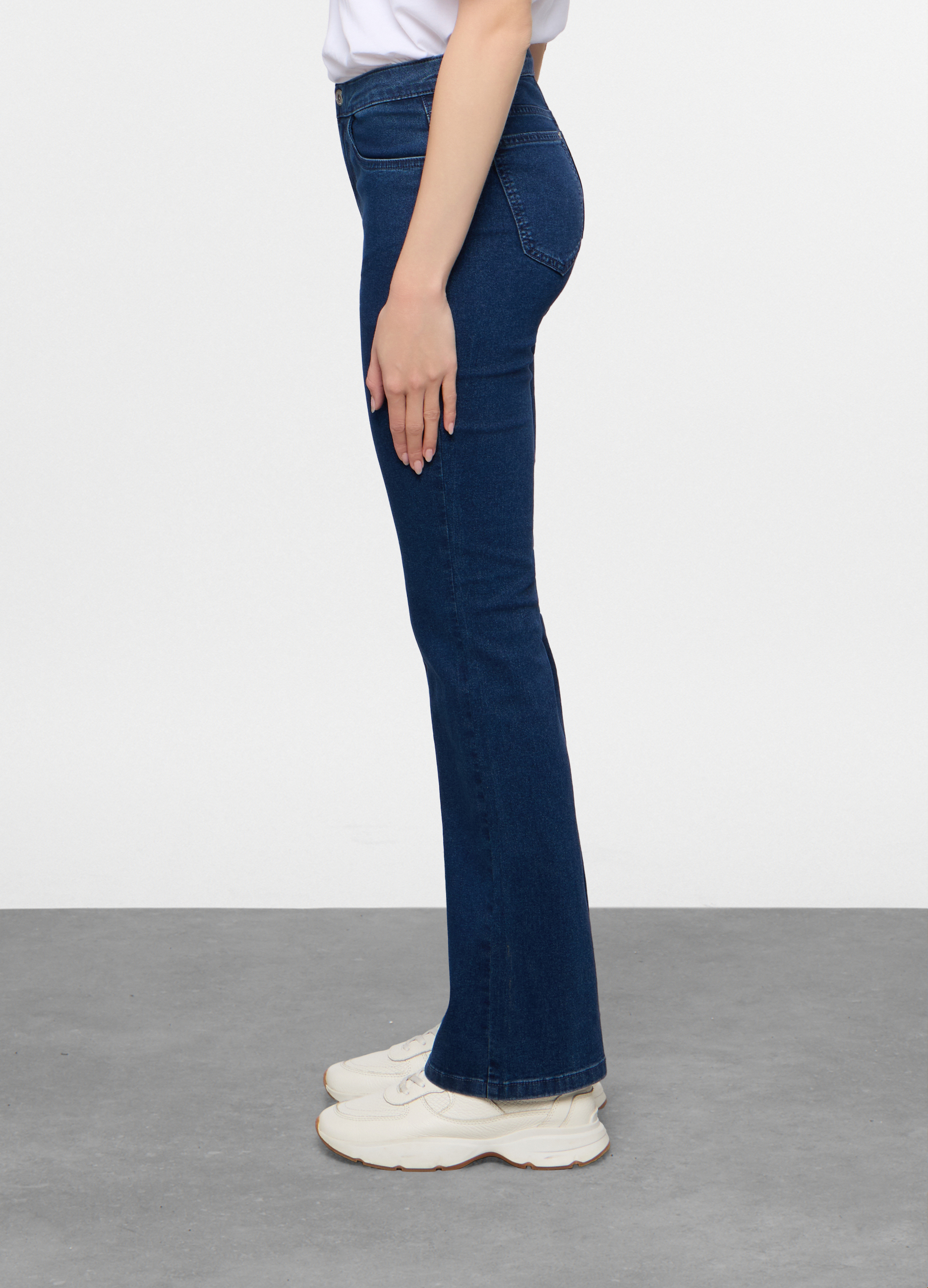 Alternative view of Ženske flare pantalone od rastezljivog trapera s 5 džepova