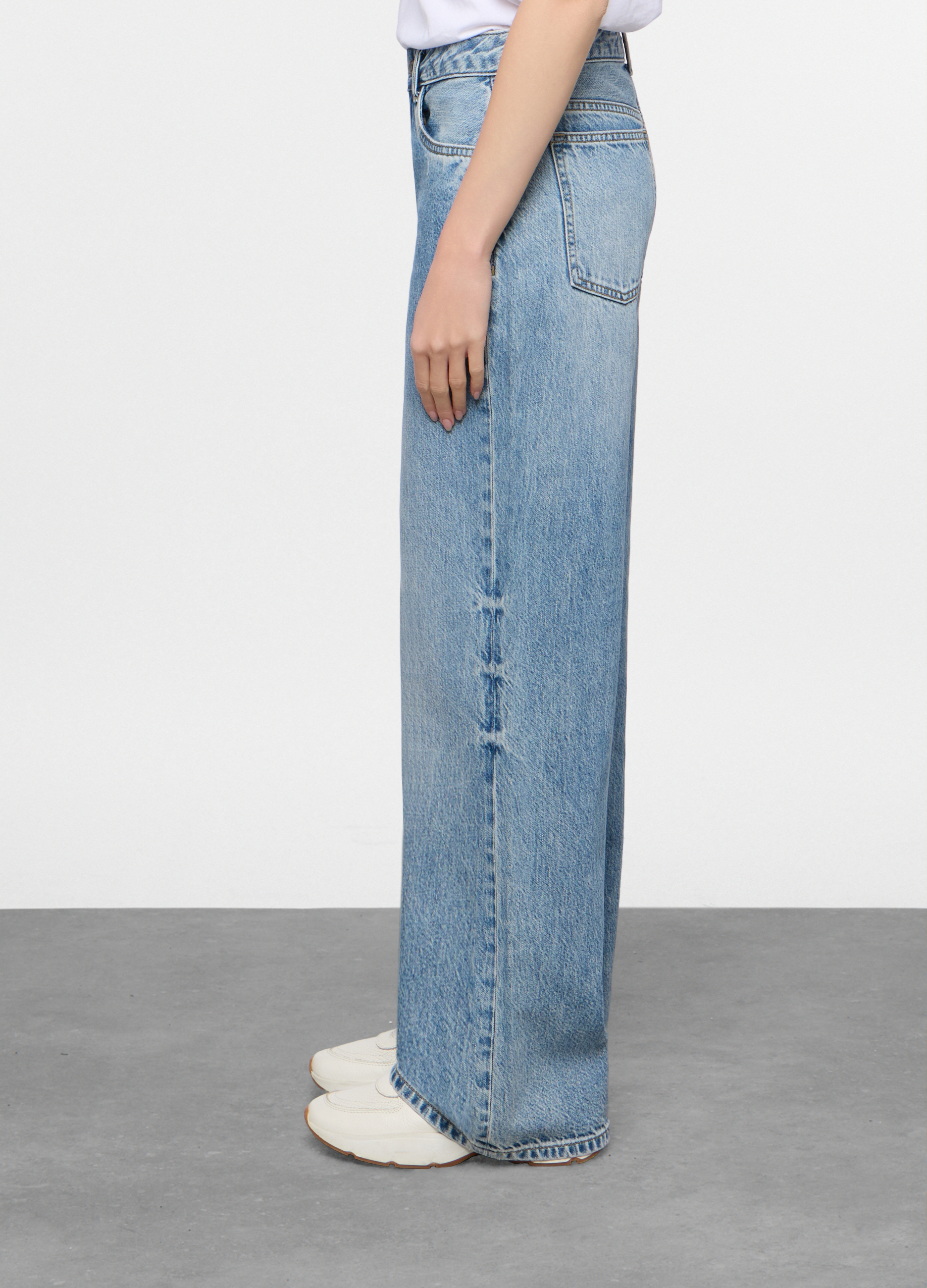 Alternative view of Jeans