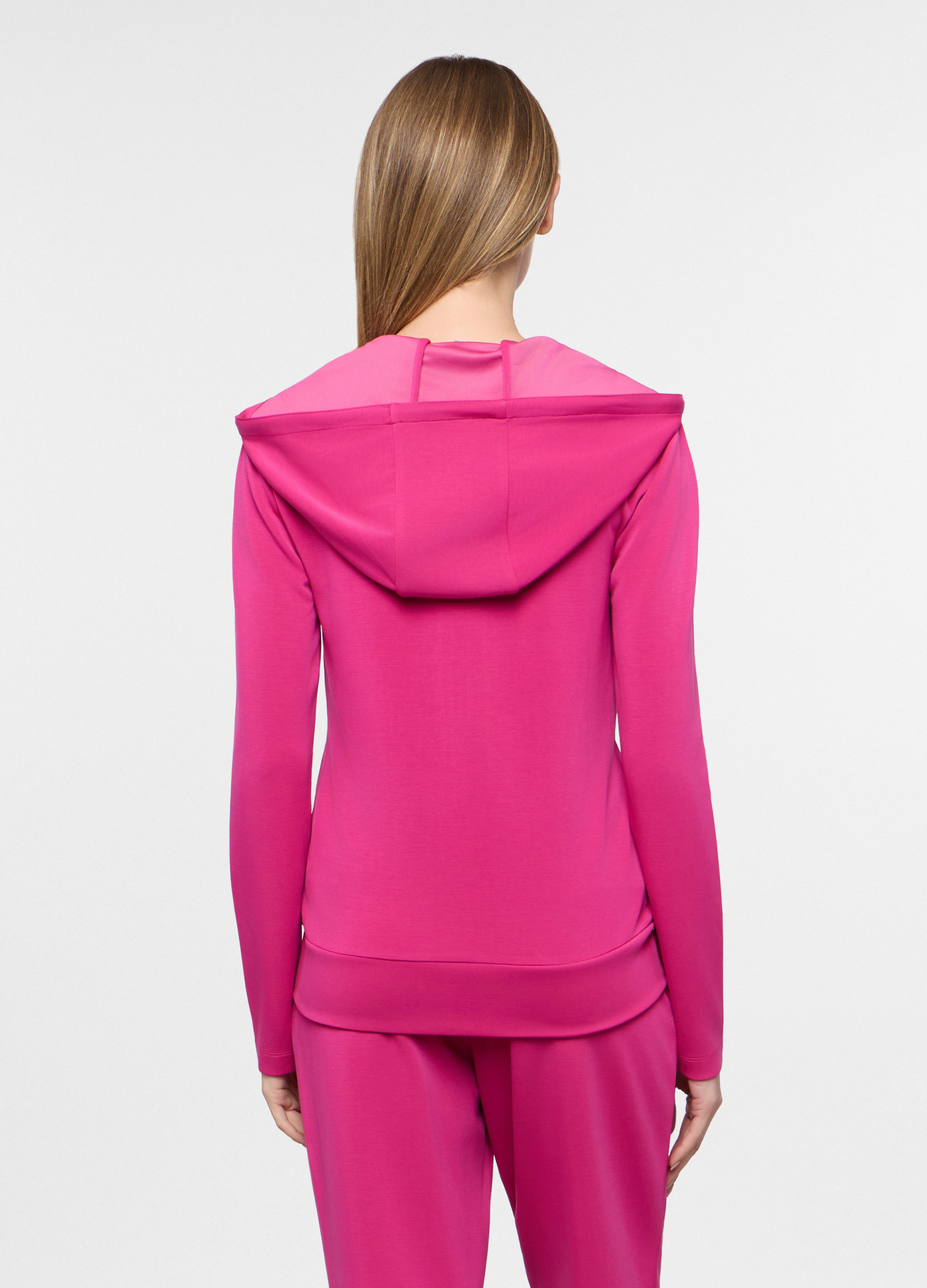 Alternative view of Dukserica