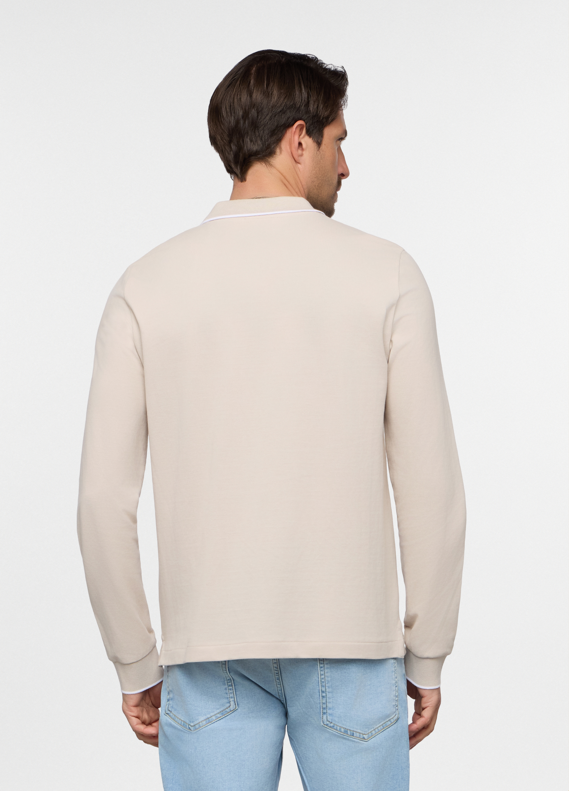 Alternative view of Majica