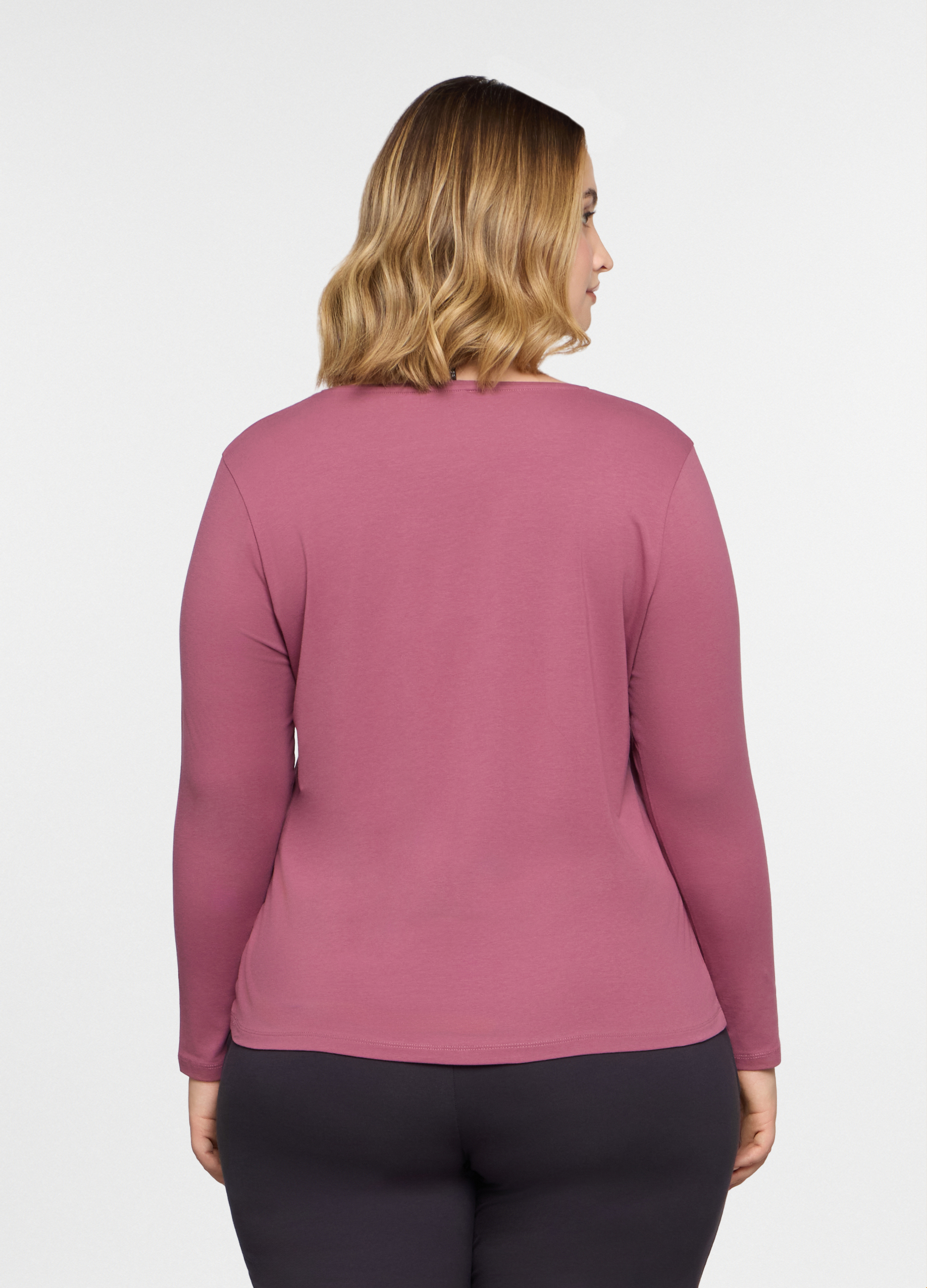 Alternative view of Majica