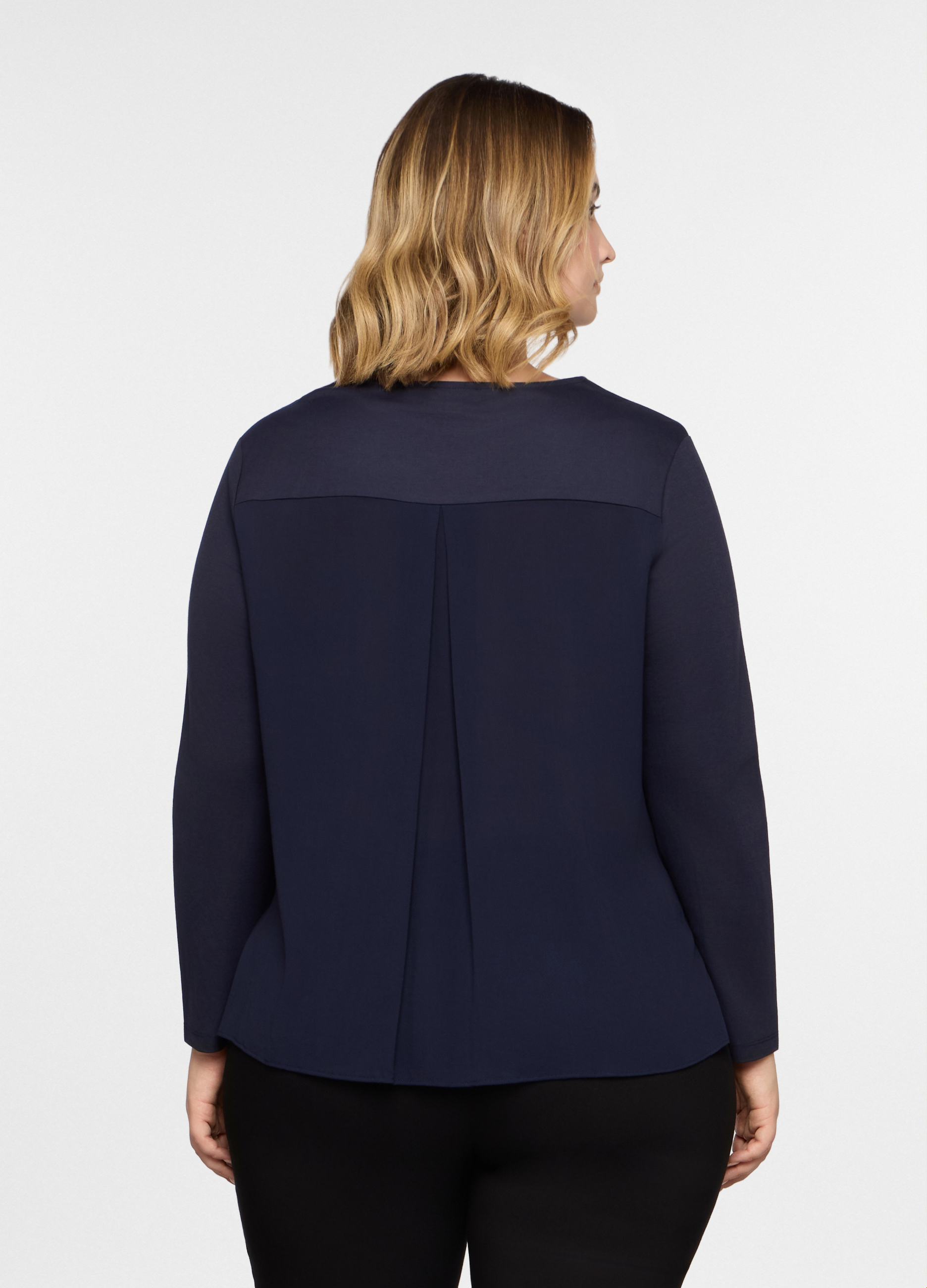 Alternative view of Majica