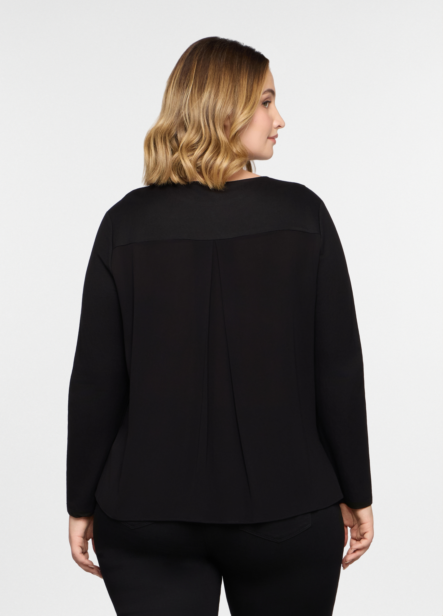 Alternative view of Majica