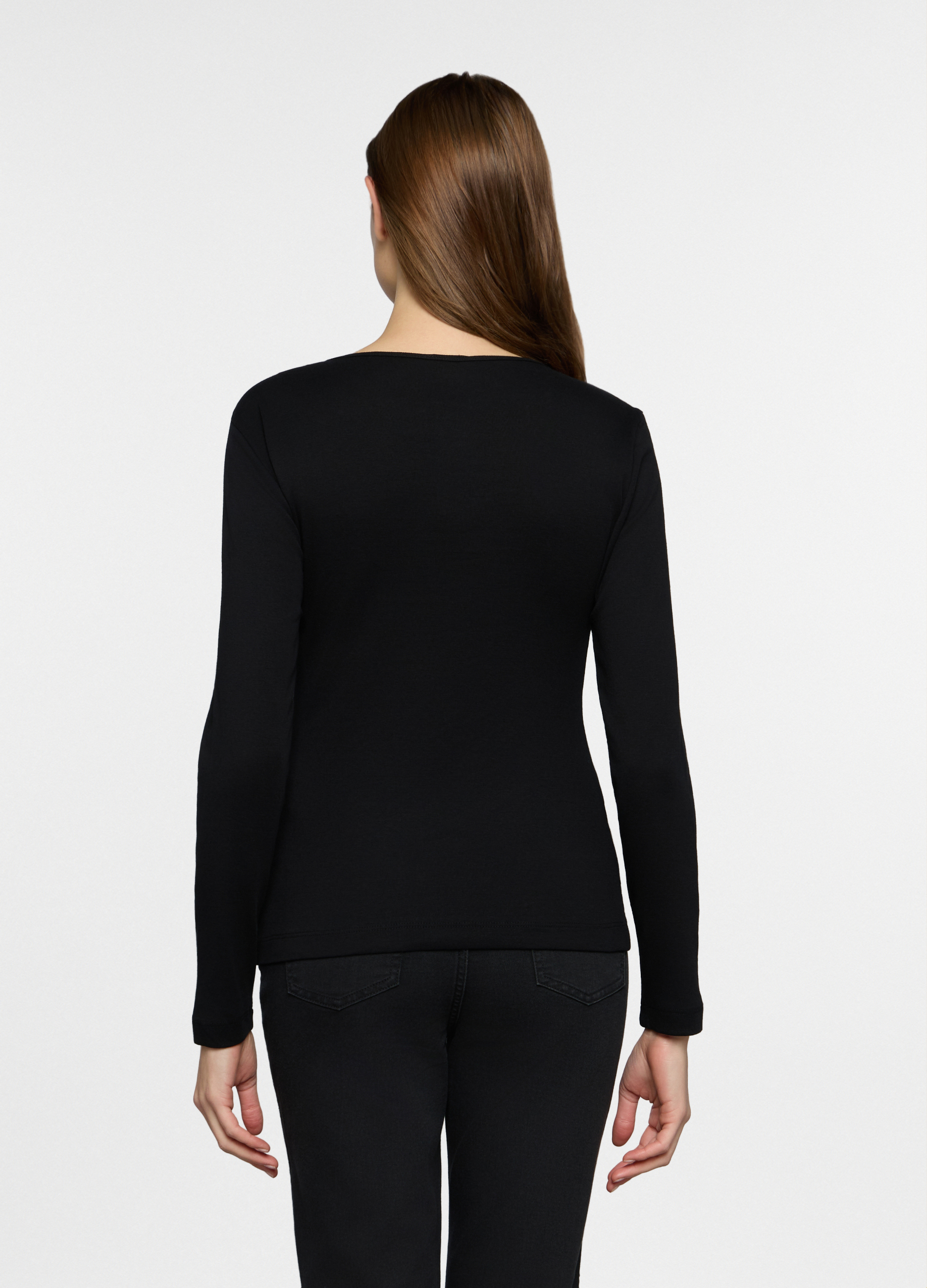 Alternative view of Majica