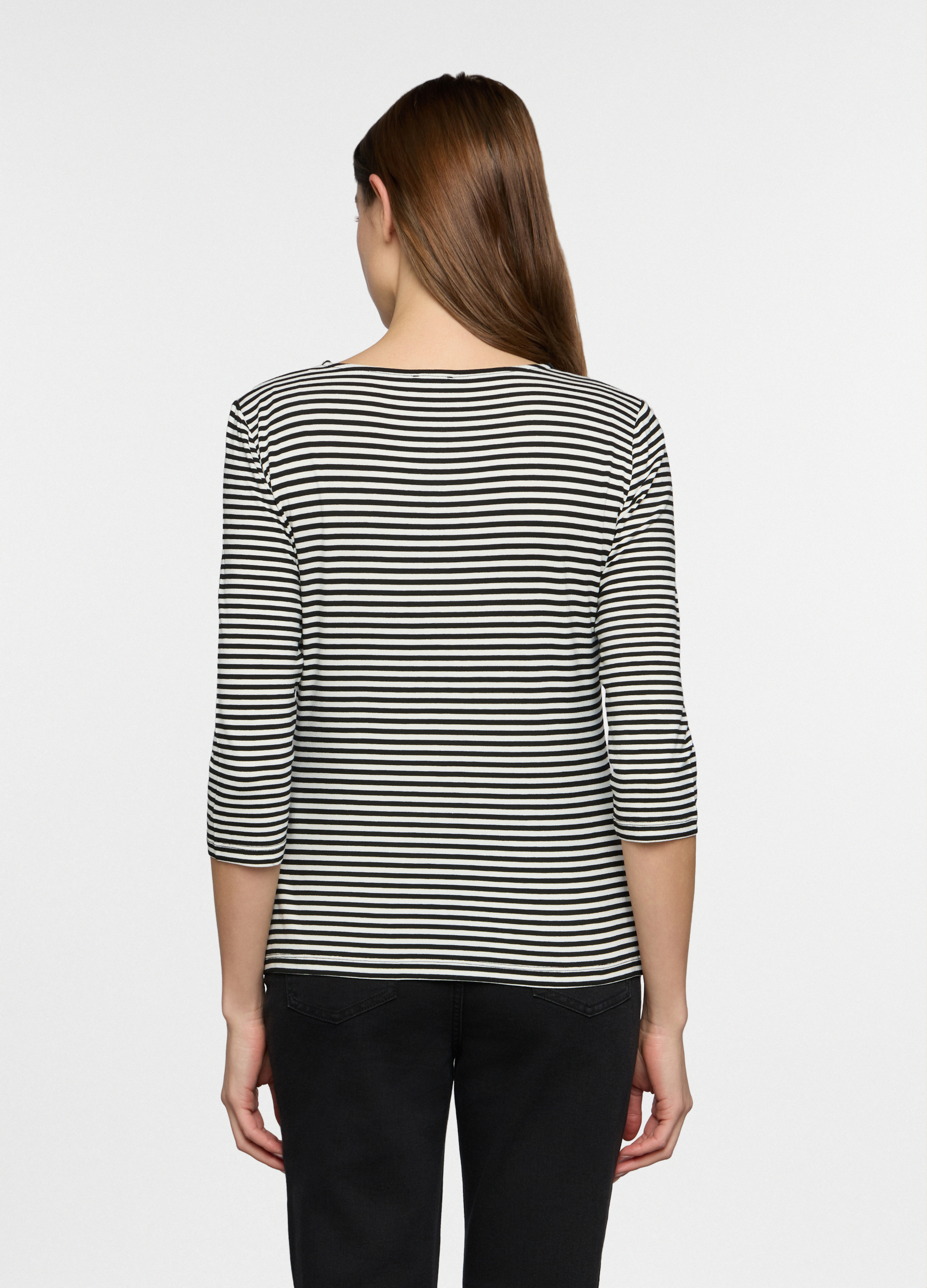 Alternative view of Majica