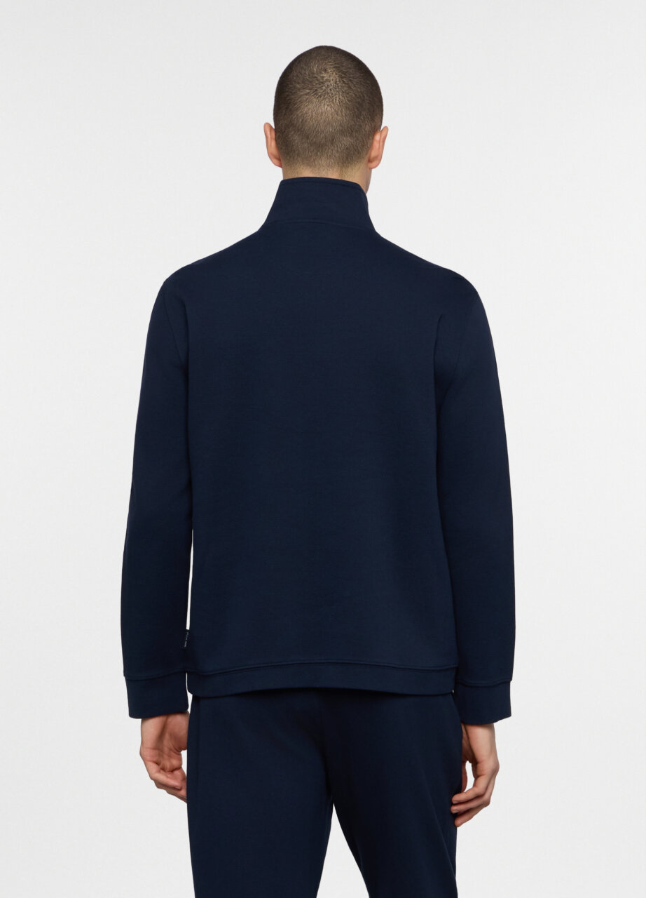 Alternative view of Dukserica