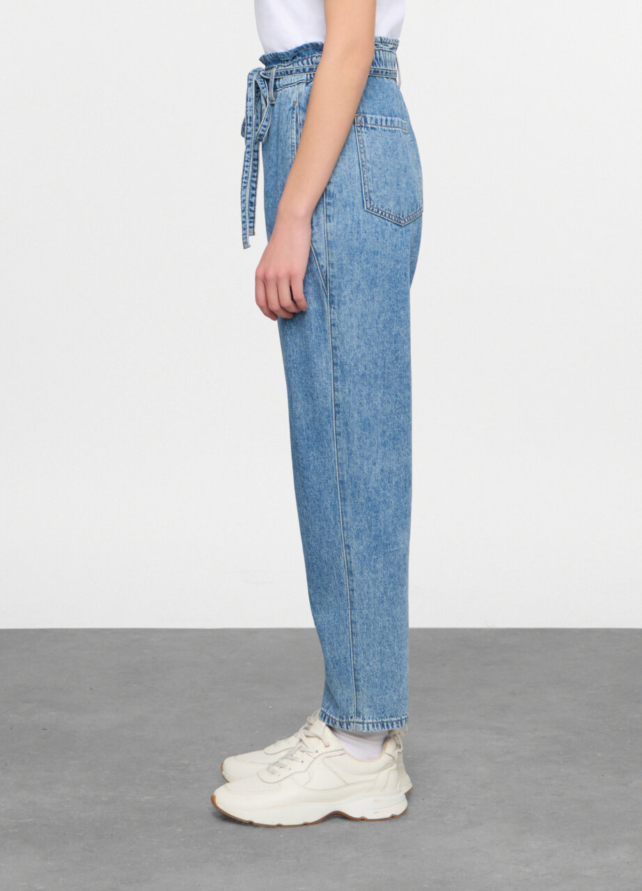 Alternative view of Jeans