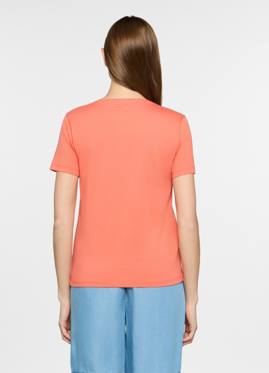 Alternative view of Majica