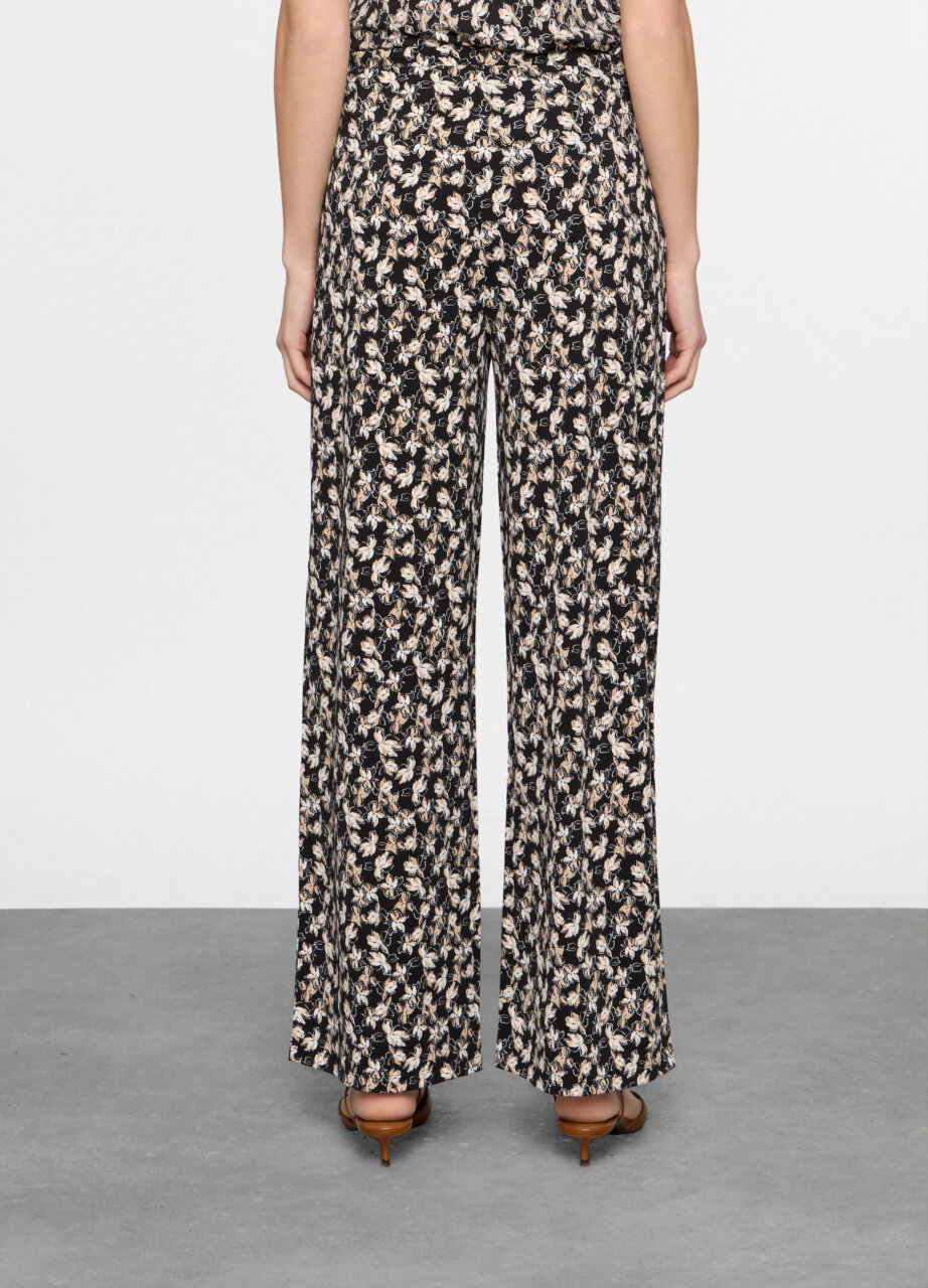 Alternative view of Hlače