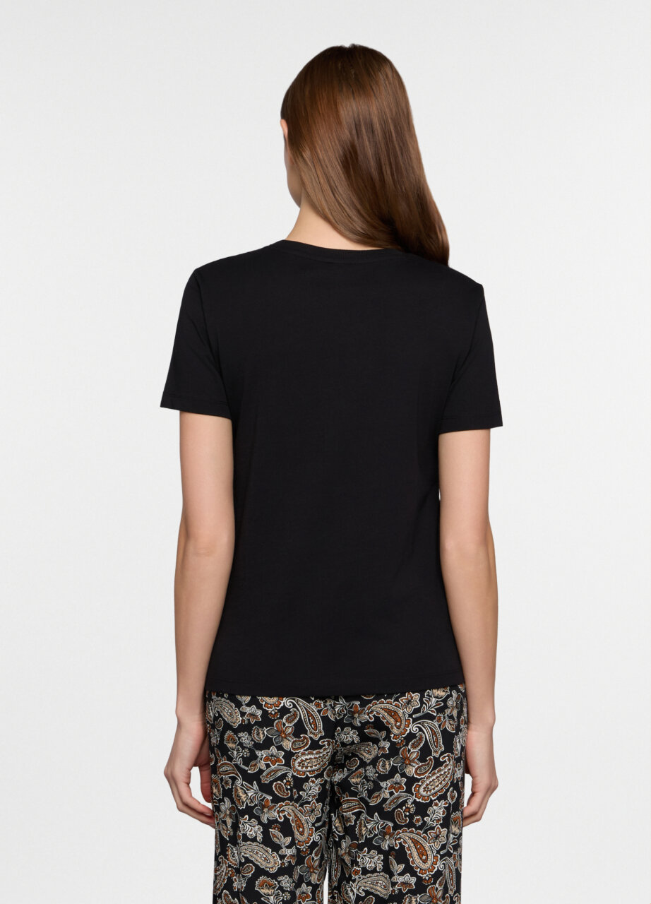 Alternative view of Majica