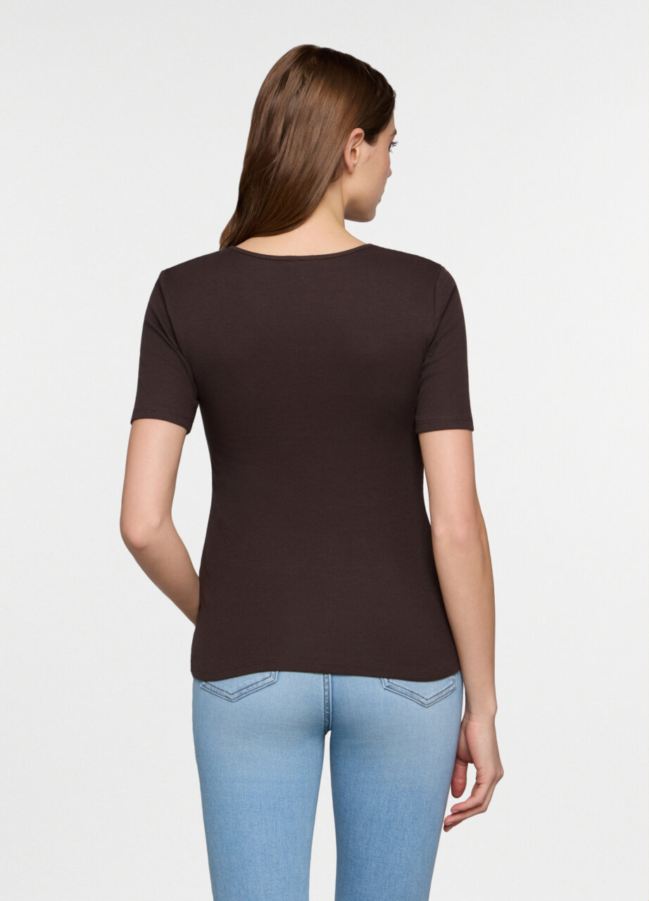 Alternative view of Majica