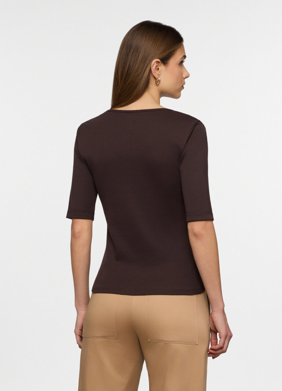 Alternative view of Majica