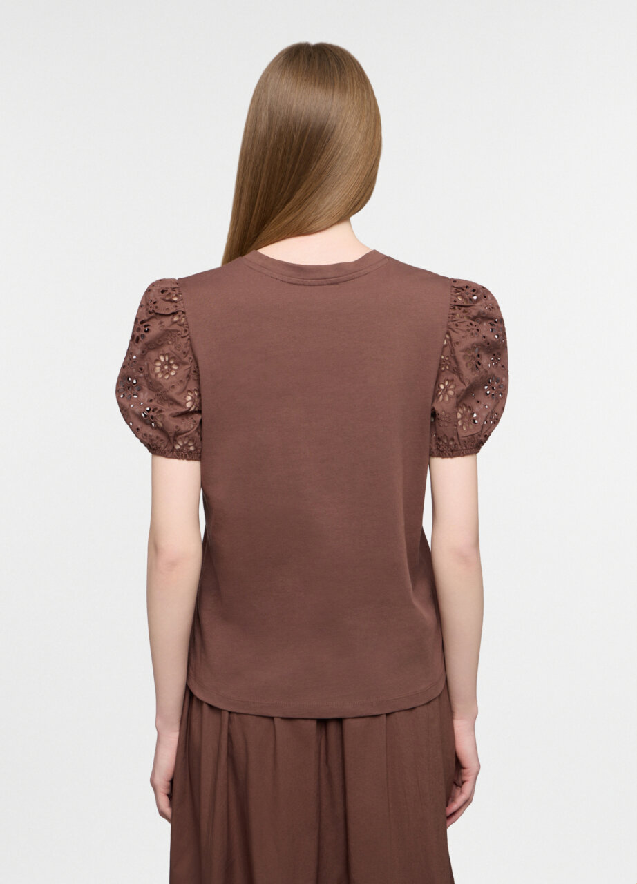 Alternative view of Majica