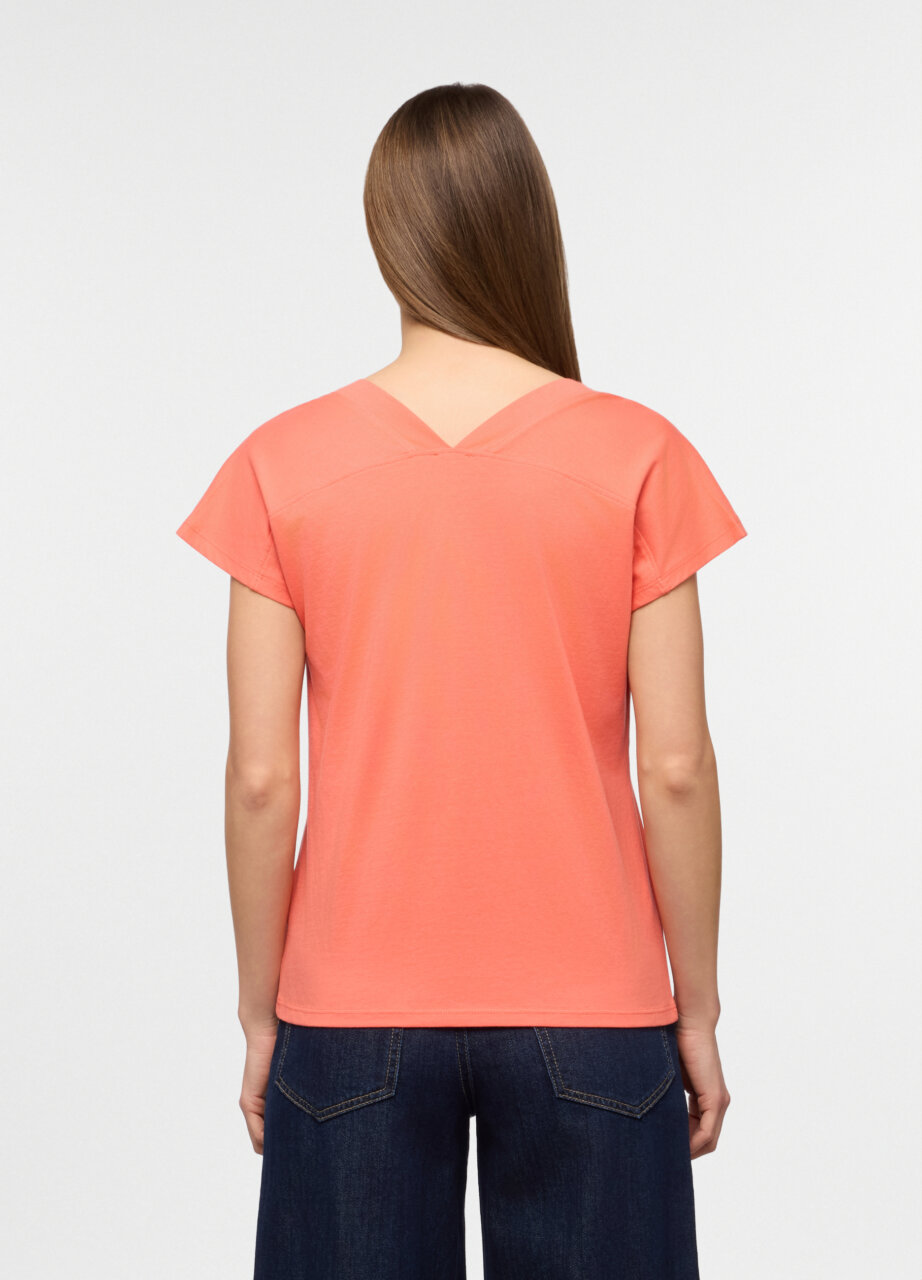 Alternative view of Majica