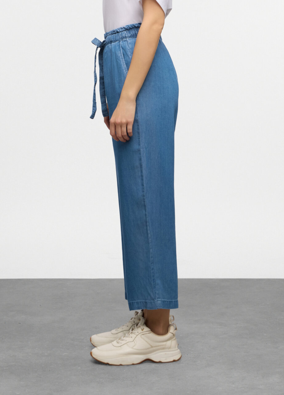 Alternative view of Jeans