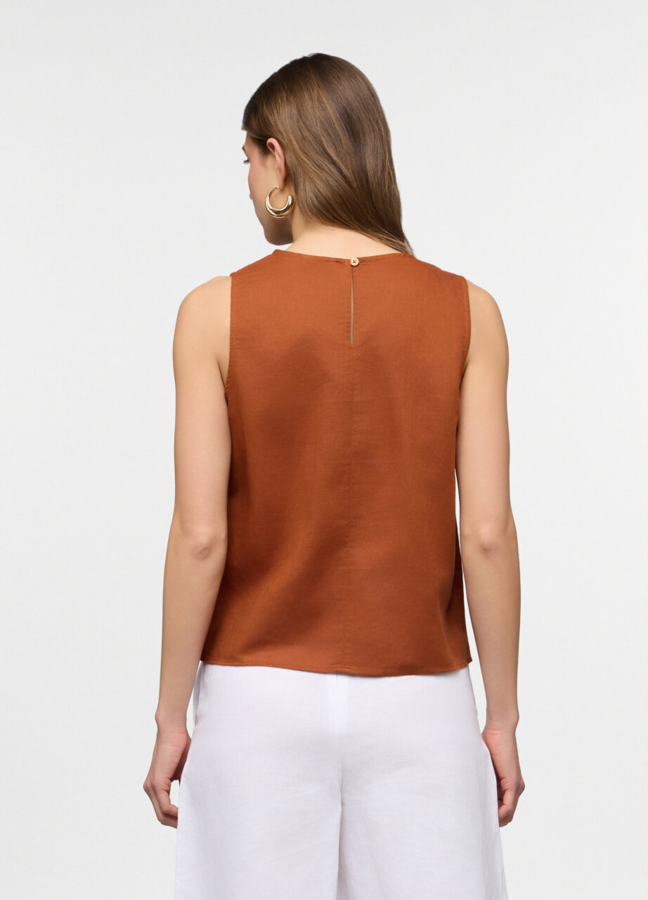 Alternative view of Majica