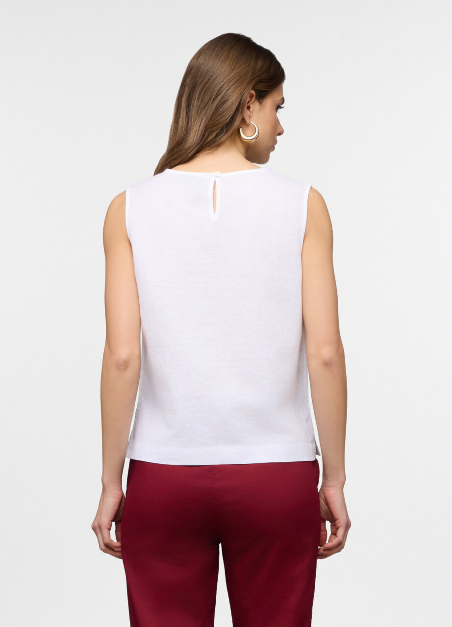 Alternative view of Majica